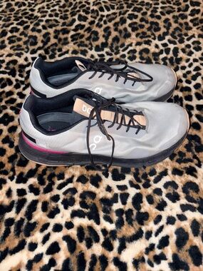 On Cloud Running Women’s Cloudnova Form size 10.5